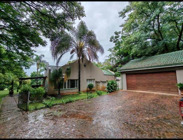 4 BEDROOM FREEHOLD FOR SALE IN BOSCHFONTEIN AH